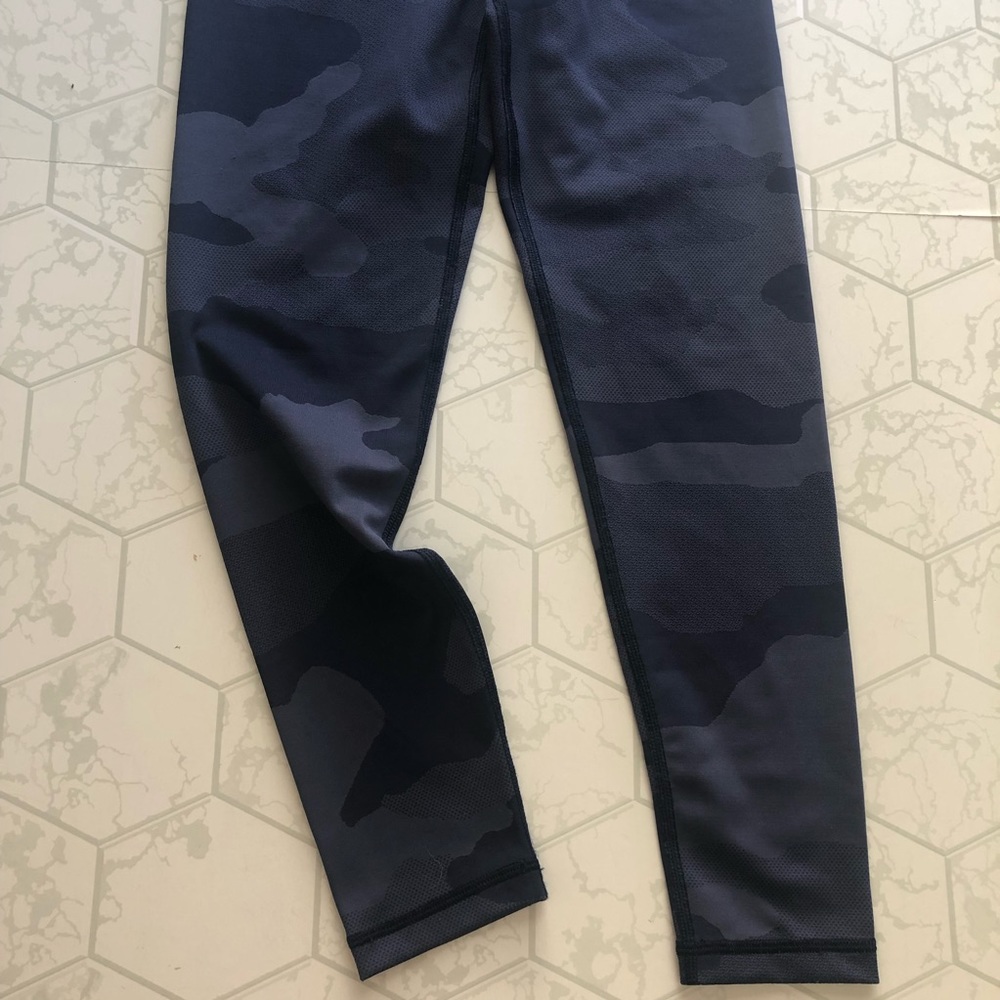 Aerie Blue Camo Leggings Hi-Rise Cropped Inseam Size Small Short Inseam - Picture 4 of 13